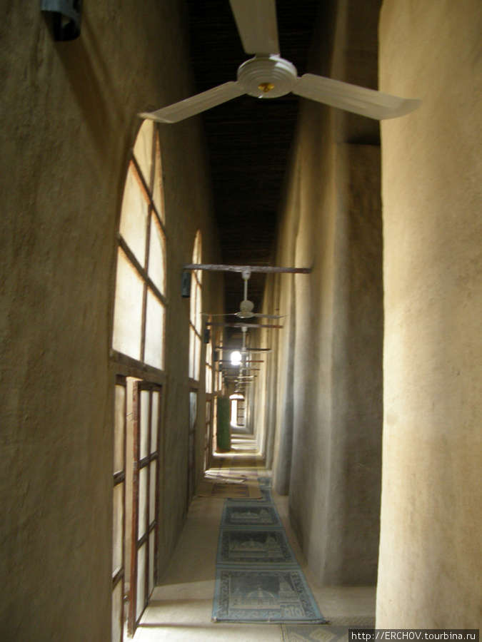 Один из коридоров внутри. Дженне, Мали