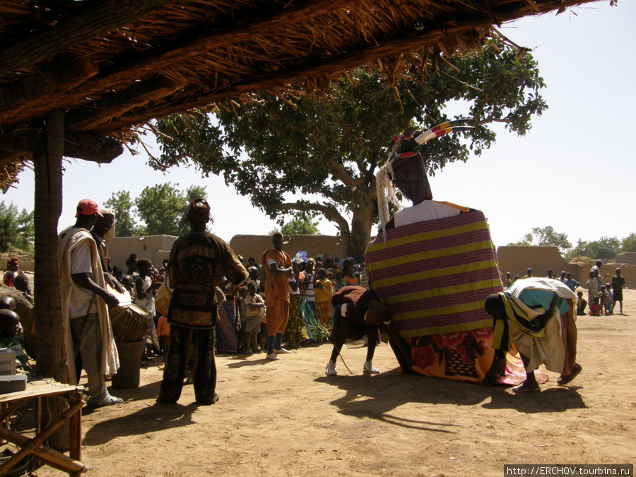 Танцы народа Бамбара Область Мопти, Мали