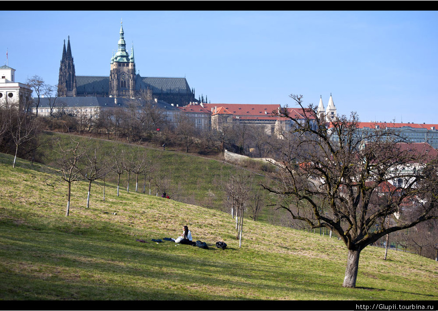 Сидя на красивом холме 
я часто вижу сны... Прага, Чехия