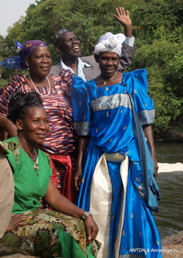 Женщины в национальной одежде Уганда