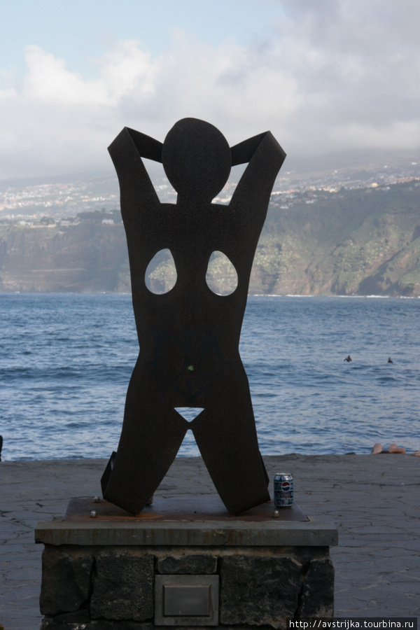 скульптура на набережной Пуэрто-де-ла-Крус Остров Тенерифе, Испания