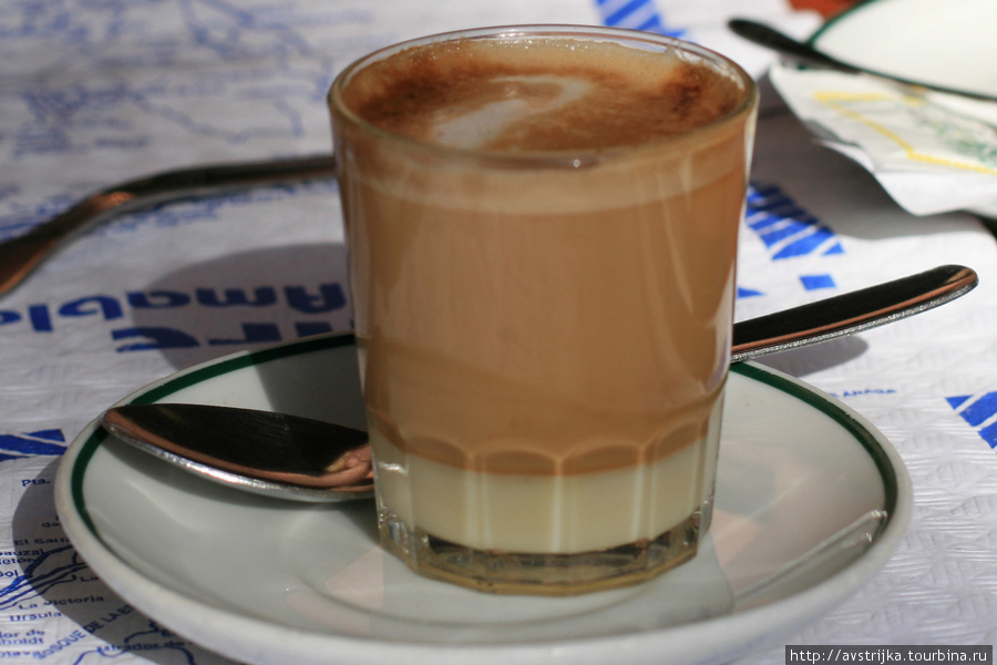 канарский кофе баракито — крепкий эспрессо, сгущенка и кусочек лимонной цедры Остров Тенерифе, Испания