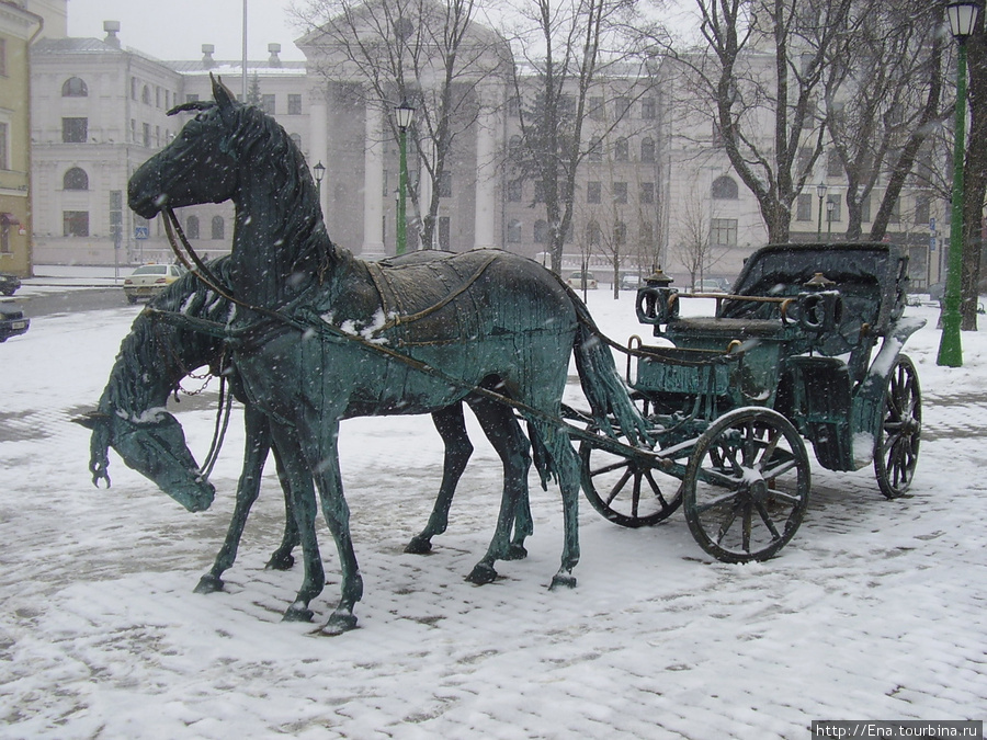 13.03.2010. Минск. Верхний город. Лошадки перед Ратушей Минск, Беларусь