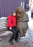 Можно посидеть в обнимку с медведем. Правда при температуре ниже 10 мороза как-то не уютно.