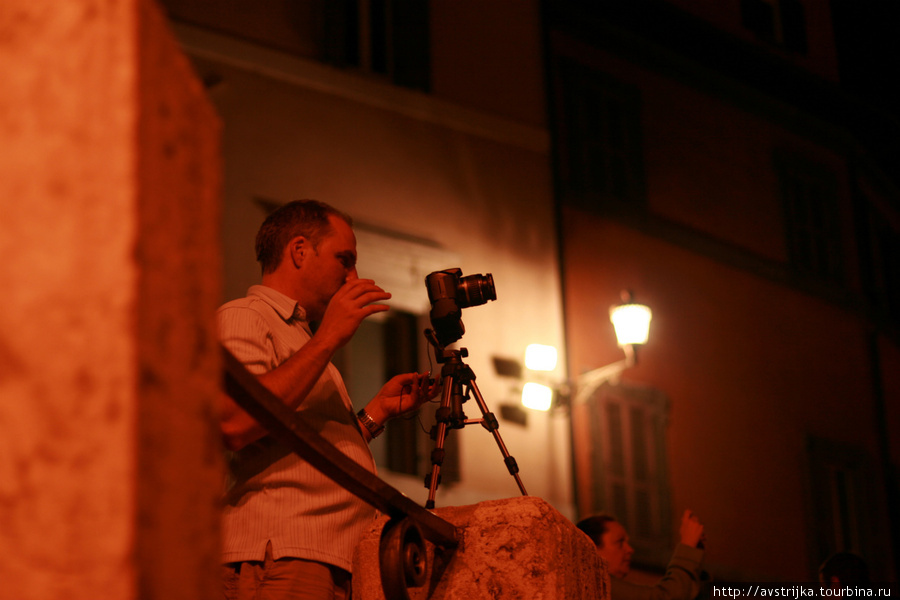 многие фотографы снимают романтические моменты Рим, Италия