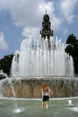 фонтан перед замком Сфорца