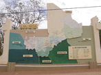 Монумент с картой страны.