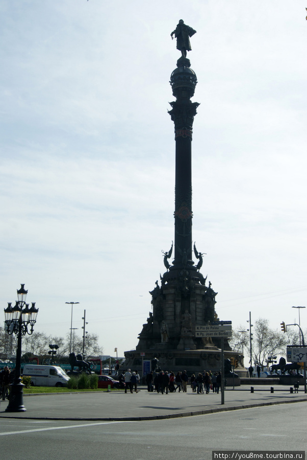 статуя Христофора Колумба на набережной Барселона, Испания