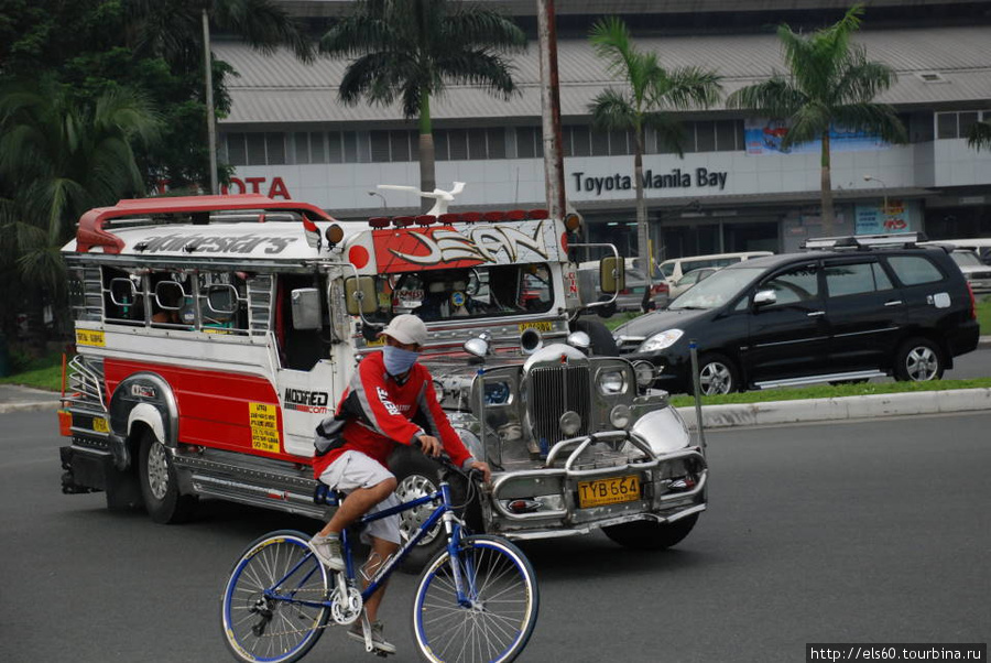 Антикрыло, по всей видимости, призвано убедить пассажиров в сумашедшей скорости этой машины. Манила, Филиппины