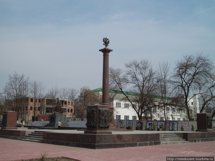 Мемориал в центре города Малгобек, Россия