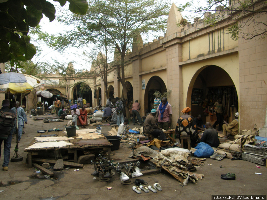 Торговый рынок Артизана. Бамако, Мали