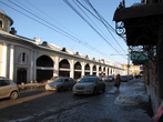 Торговые ряды (Хлебные) по улице Краснорядской. Вид с Краснорядской.
Не видно ни одной вывески.