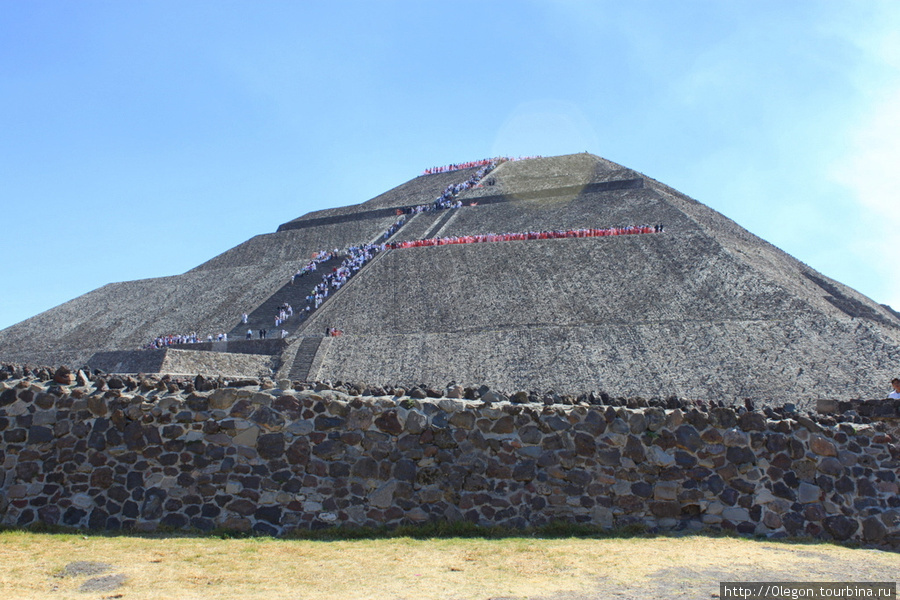 Пирамида солнца в Теотиуакане Теотиуакан пре-испанский город тольтеков, Мексика