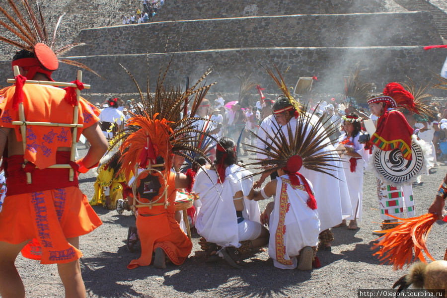 День весеннего равноденствия в Теотиуакане Теотиуакан пре-испанский город тольтеков, Мексика