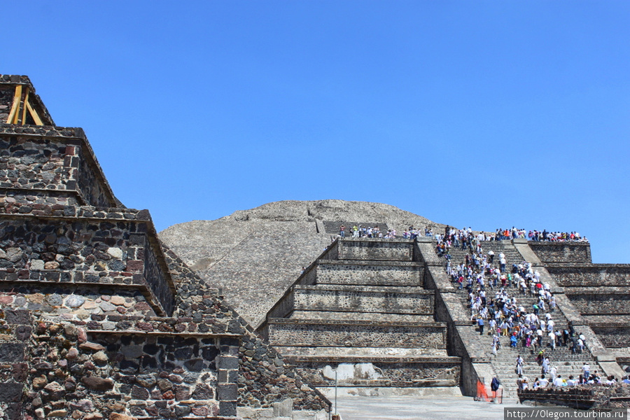 Пирамида в честь богини воды и луны
