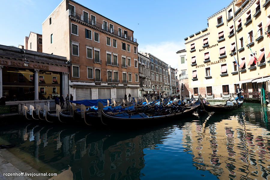 Парковка черных мерседесов Венеция, Италия