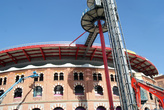 Arenas de Barcelonas здание, построенное для корриды, используемое как торговый центр