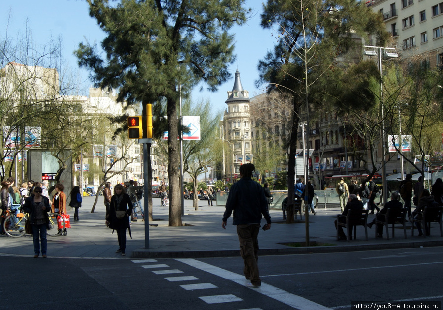 здесь Университетская площадь Барселона, Испания
