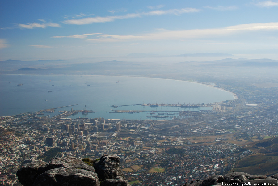 вид на Кейптаун со Столовой горы ЮАР