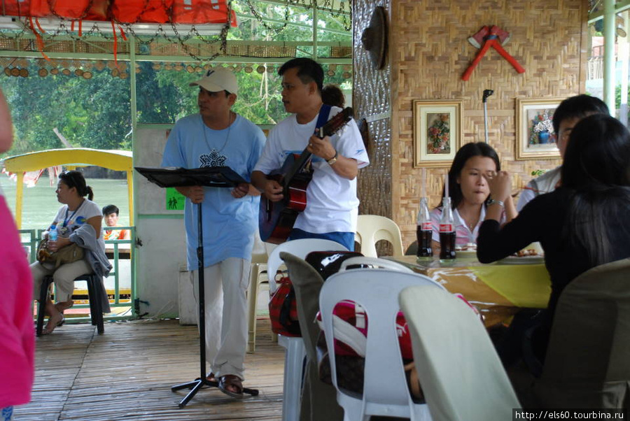 Филипинцы очень музыкальные. Эти вот двое нам полрепертуара Битлз перепели Остров Бохол, Филиппины