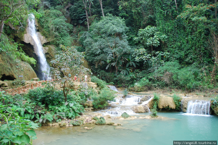 многоуровневые водопады региона Куан Си Лаос