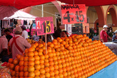 Апельсины 4кг за 15, это около 10-12 рублей за один килограмм