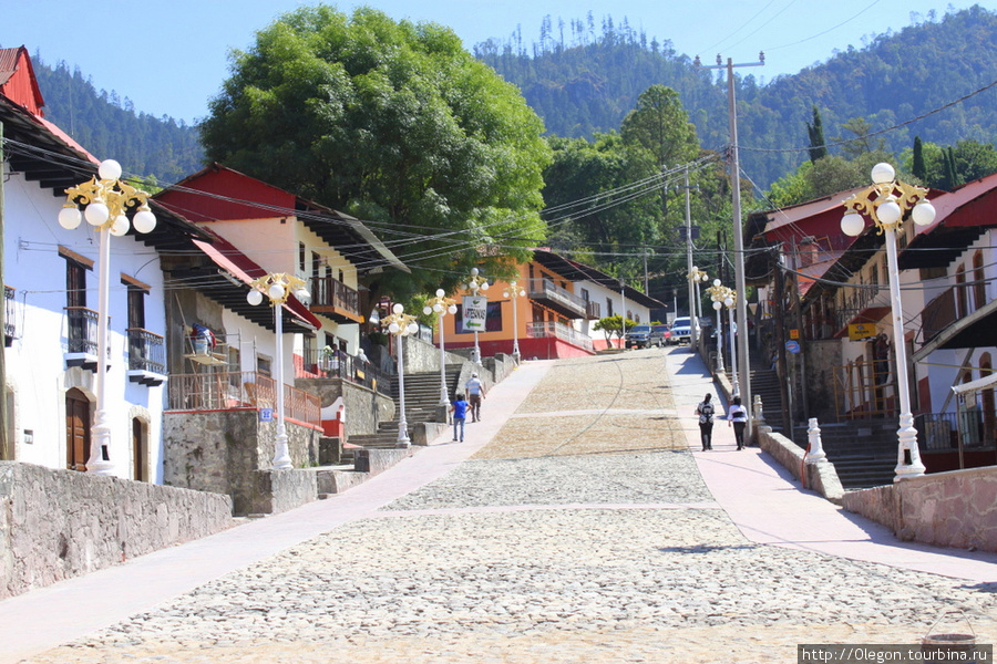 Городок в окружении Нацпарка Минерал-дель-Чико, Мексика