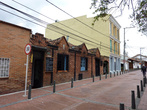Старые узкие улочки Боготы.