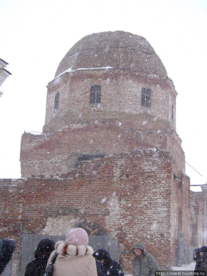 Свято-Троицкий храм в селе Карачарове, воссозданный в камне в 1828 году на месте деревянной церкви, был разрушен богоборцами в советскую пору Муром, Россия