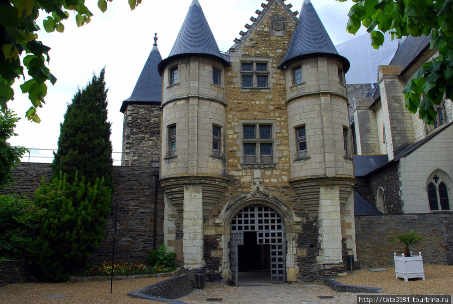 Замок Анжер Анже, Франция