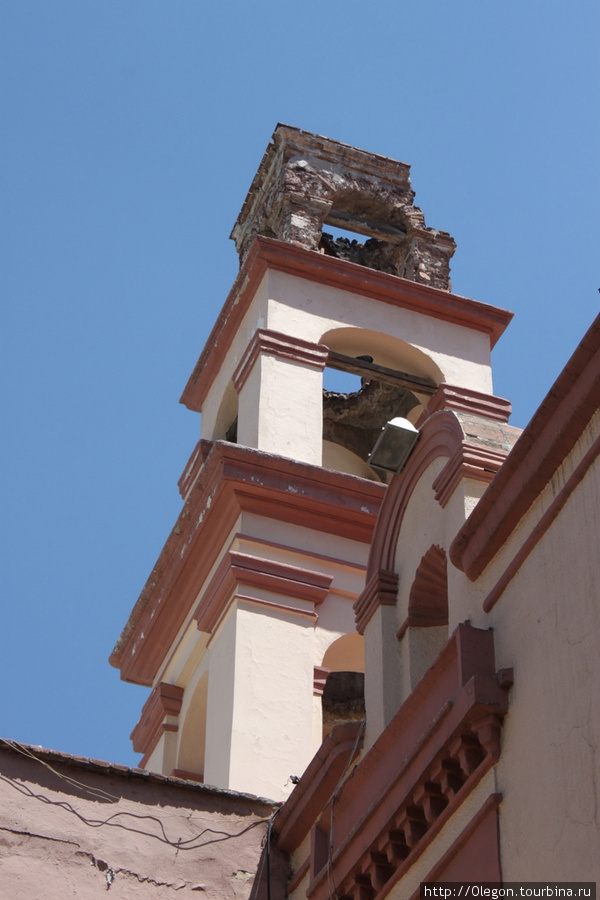 Самое старое здание города Пачука, Мексика