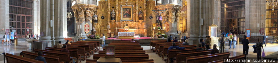 Алтарь в кафедральном соборе Мехико, Мексика