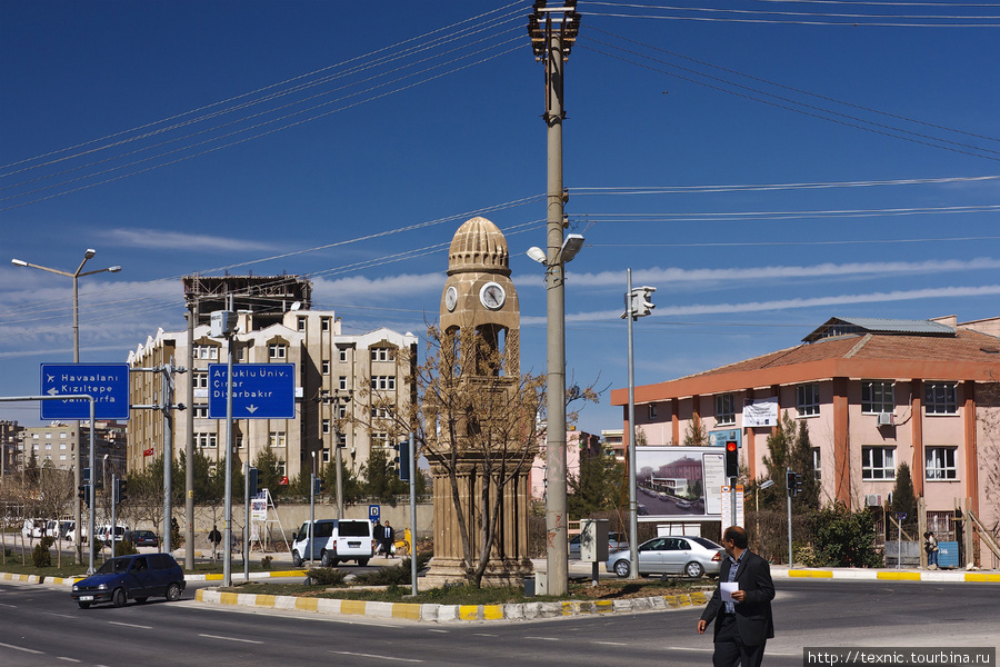 Clock Tower на въезде в город Мардин, Турция