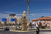 Clock Tower на въезде в город