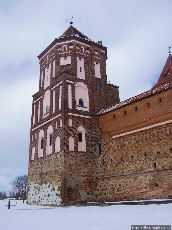 14.03.2010. Минск. Мир. Мирский замок. Башня и стены Минск, Беларусь