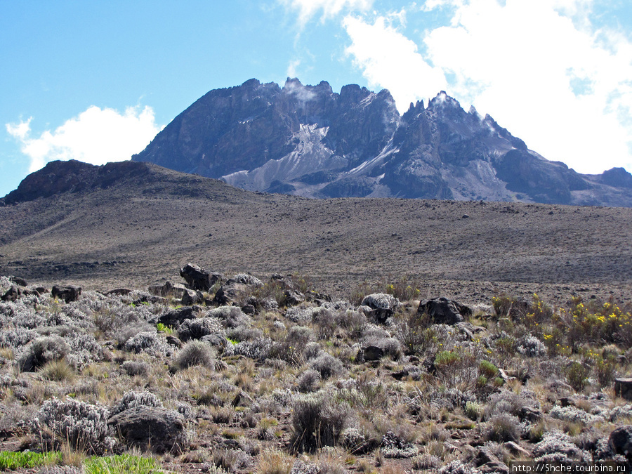 Kibo Hut (4703m) — последний лагерь перед вершиной Кили. Гора (вулкан) Килиманджаро (5895м), Танзания