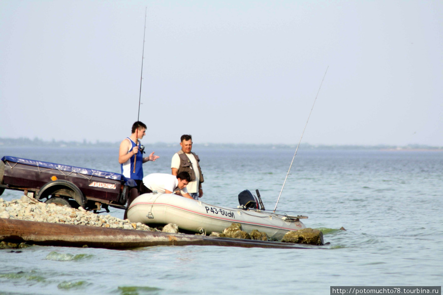 Донские пейзажи, рыбаки и лодка Волгоградская область, Россия
