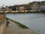 Река Арно и мосты.