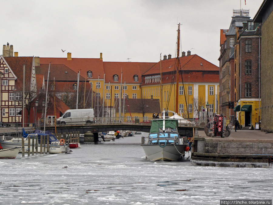 На острове базируется большинство яхт Копенгаген, Дания