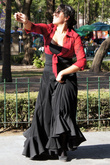 Танцовщица на площади Аламеда