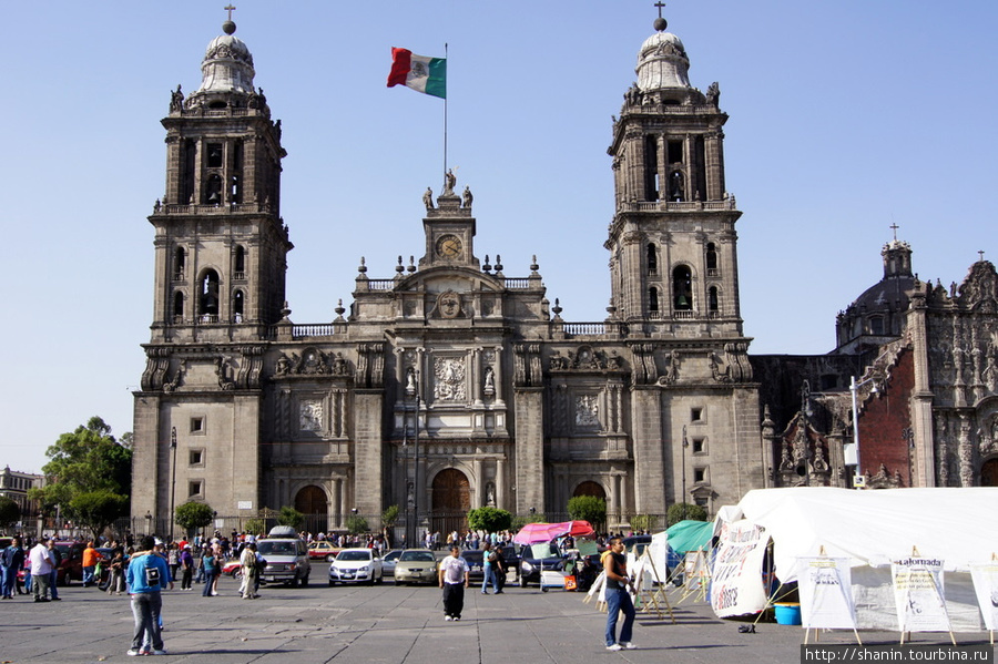 Коронованный город. Vallodolid Мексика Церковь.