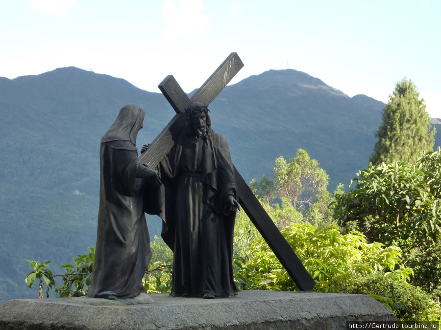 Христос с крестом. Богота, Колумбия