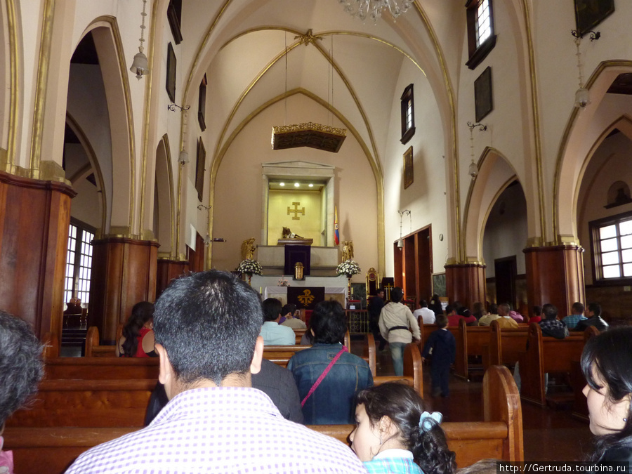 Служба к католическом соборе. Богота, Колумбия
