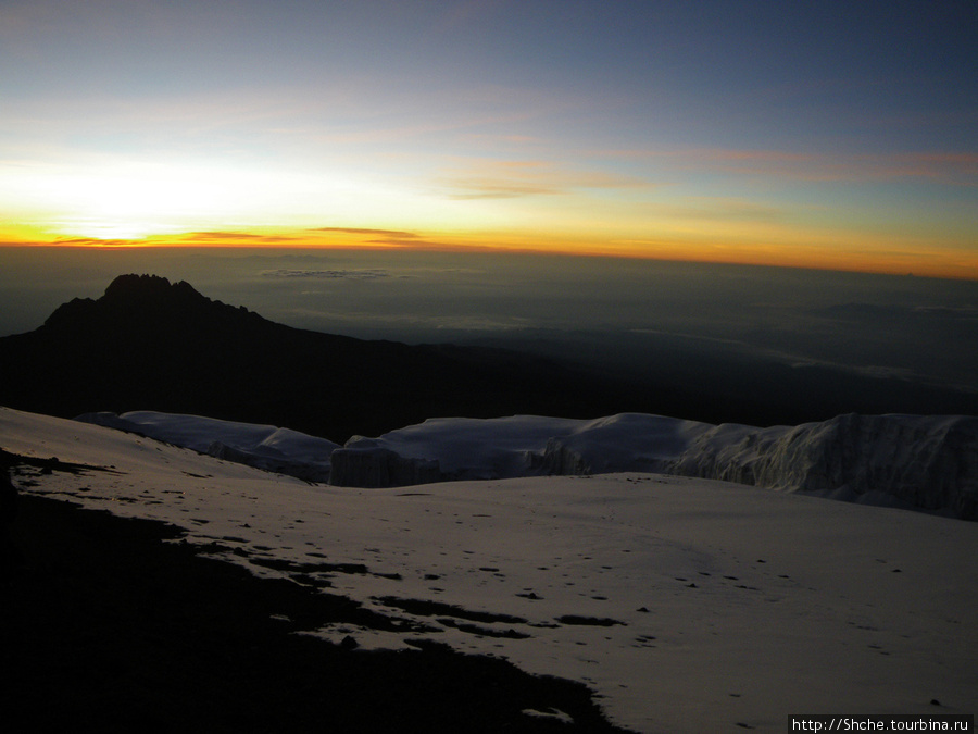 Рассвет на вершине Африки. Ледники, которым осталось лет 20. Гора (вулкан) Килиманджаро (5895м), Танзания