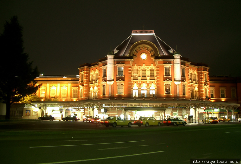 Здание токийского железнодорожного вокзала Токио, Япония