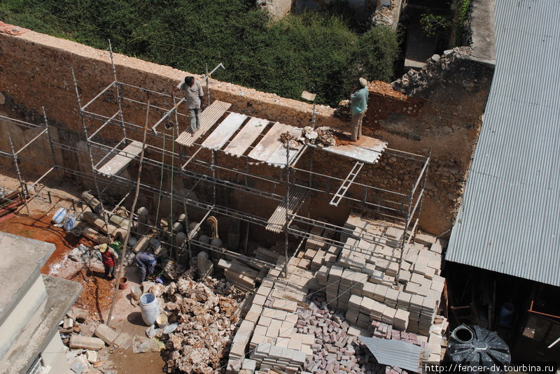 Местами ведется активное строительство Стоун-Таун, Танзания