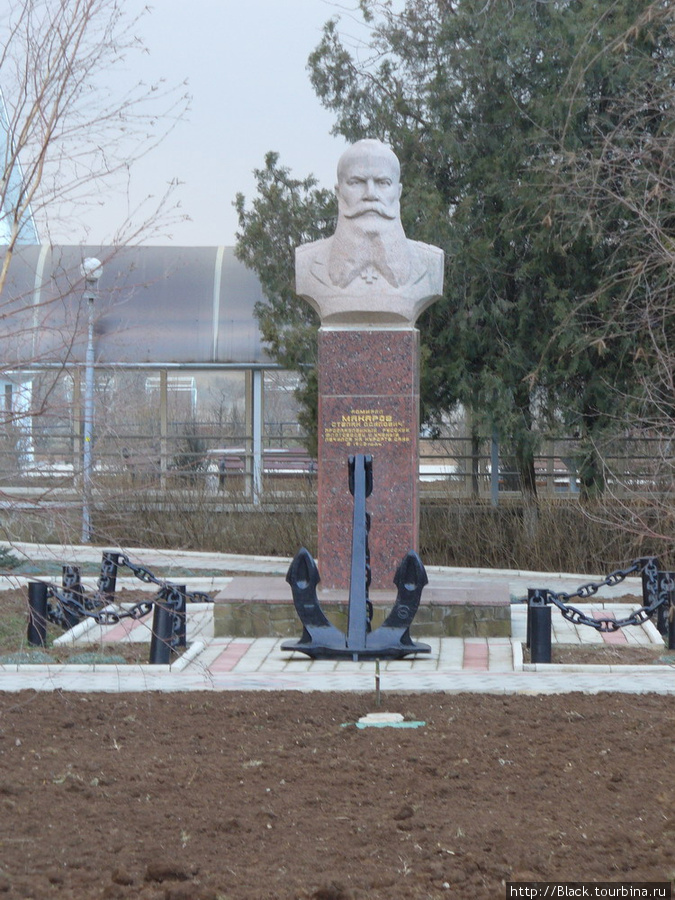 памятник адмиралу Макарову Саки, Россия