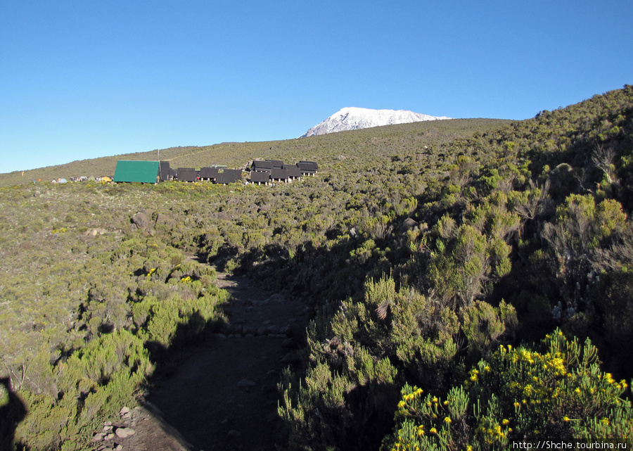 Последний взгляд на лагерь Horombo и Uhuru Peak Гора (вулкан) Килиманджаро (5895м), Танзания