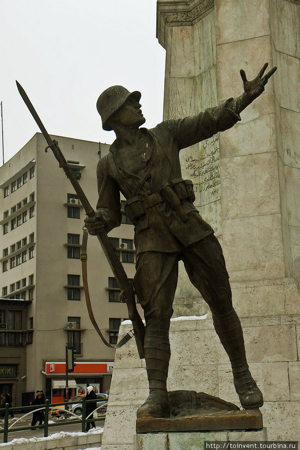 Памятник воинам освободителям (Ulus Meydanı). Анкара, Турция