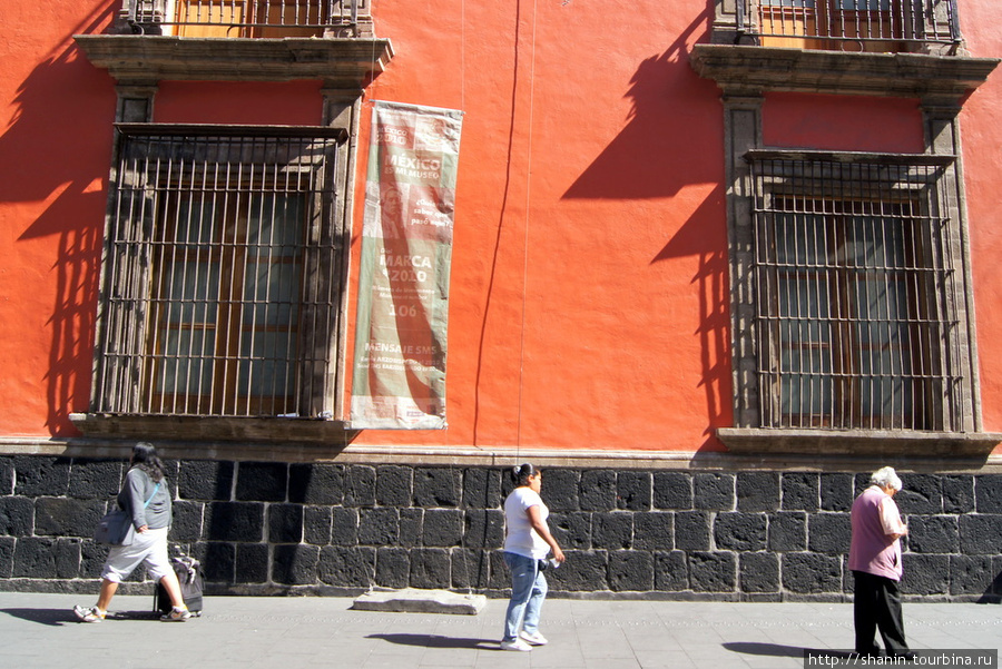 Дворец Арзобиспадо — вид снаружи Мехико, Мексика